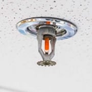 Brandveiligheid op kantoor met sprinklers